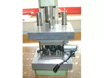 Nietwerkzeug Motorendeckel