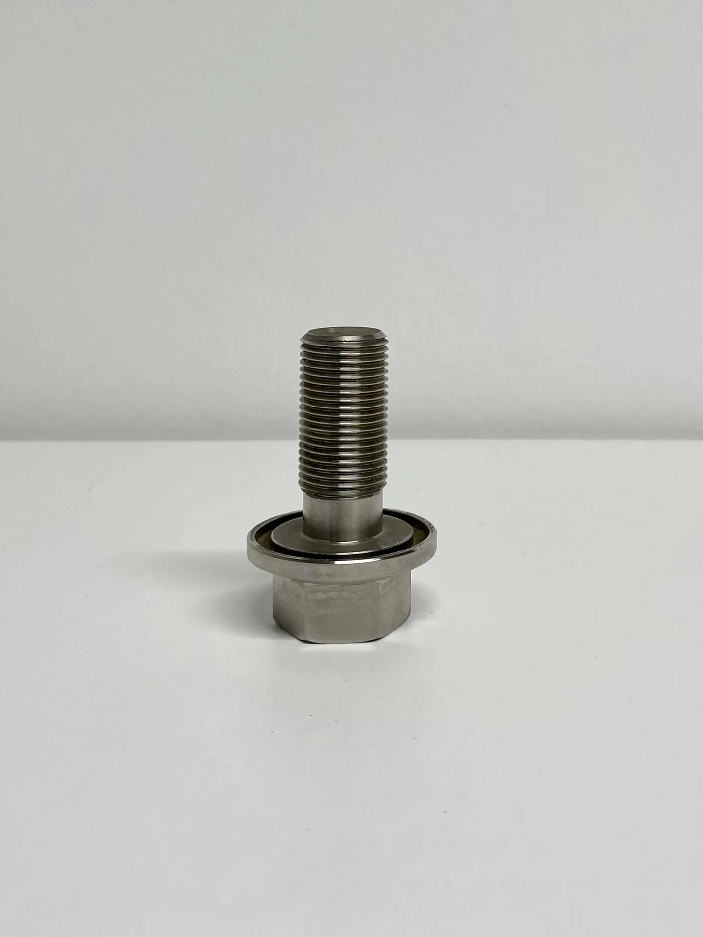 Sechskantschraube mit Einstich