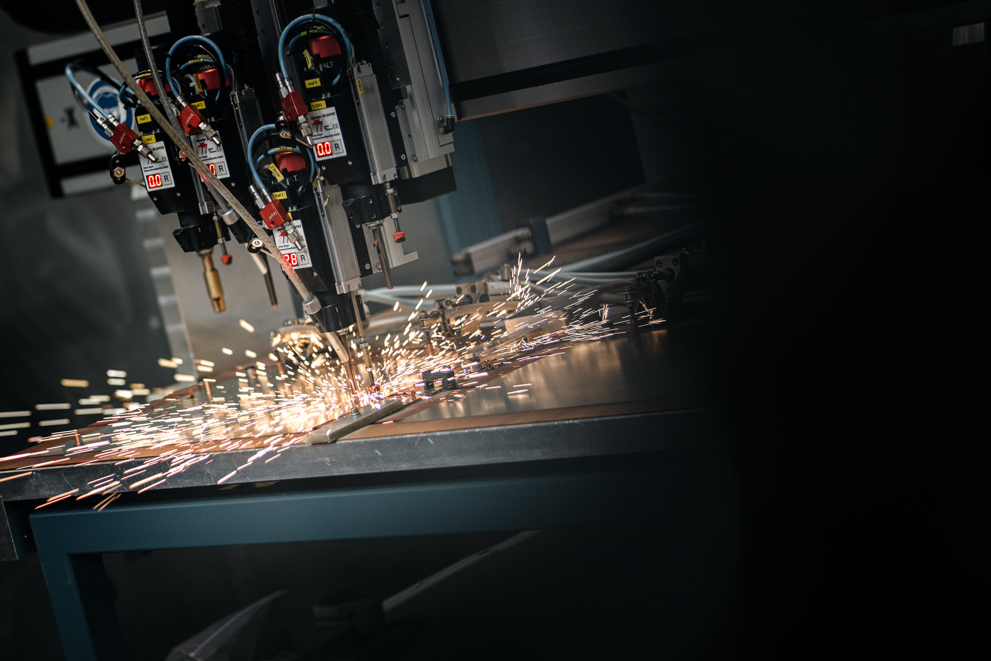 5x CNC Bolzenschweißanlage mit Koordinatentisch