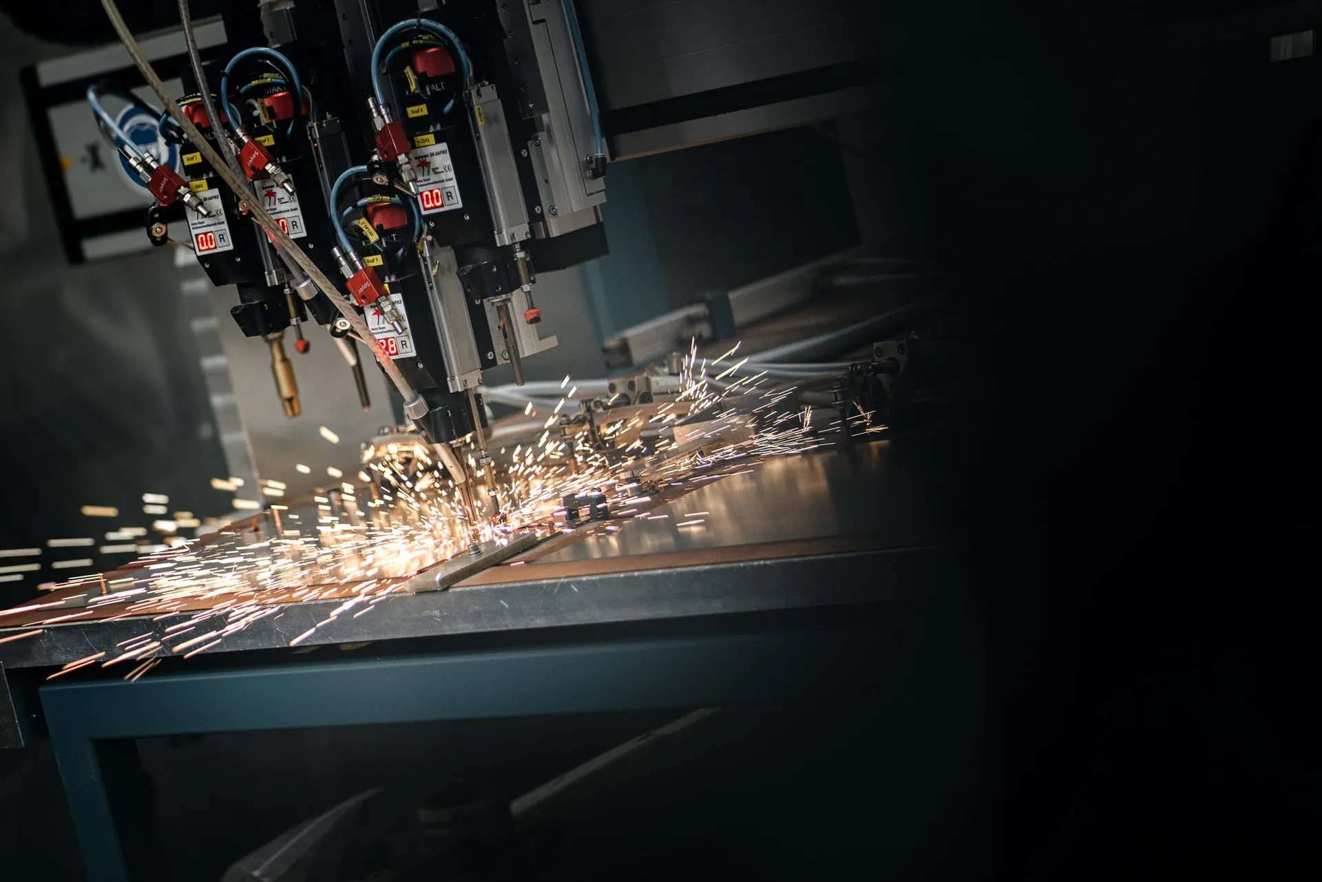 5x CNC Bolzenschweißanlage mit Koordinatentisch