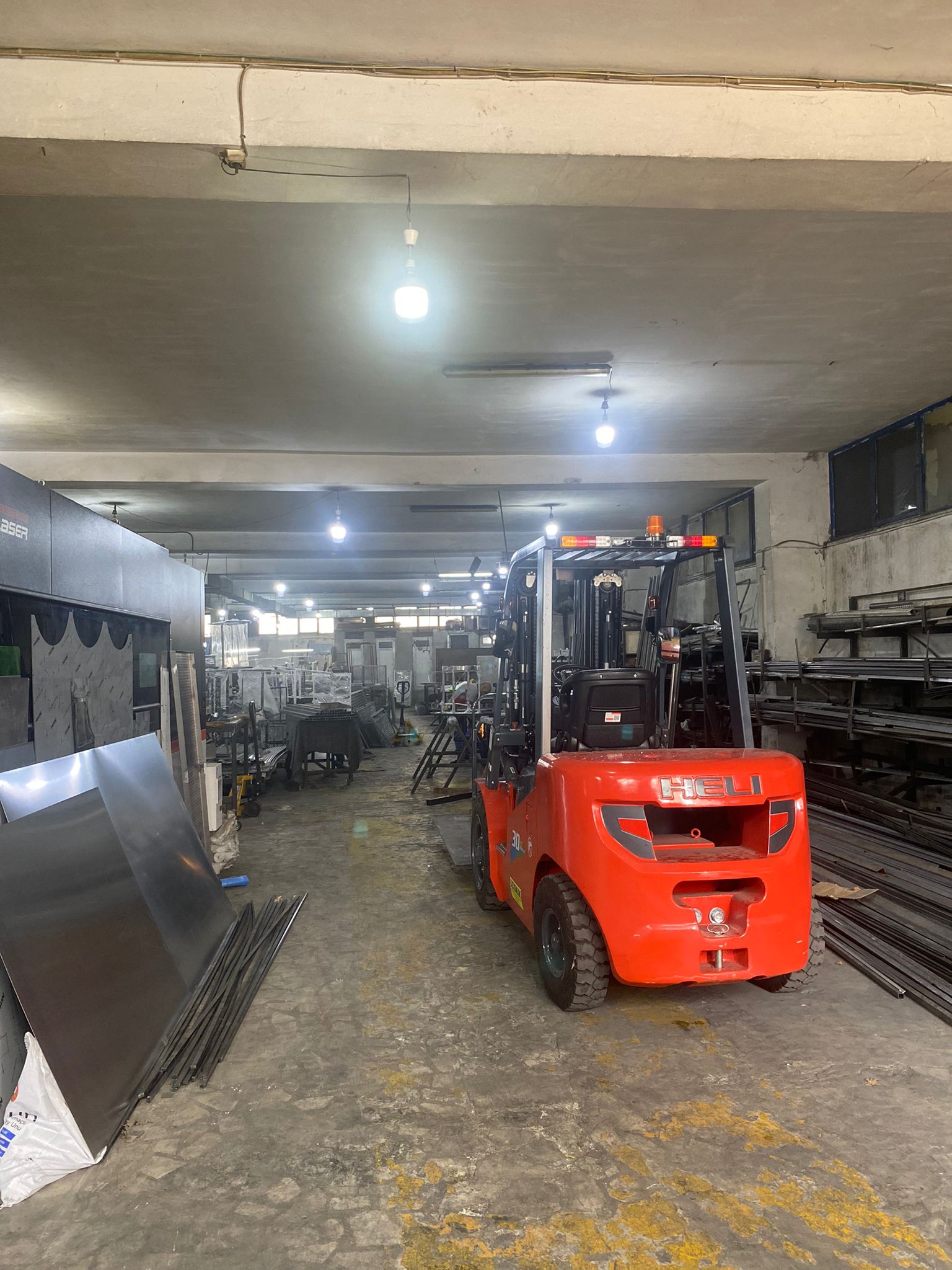 FORKLIFT
