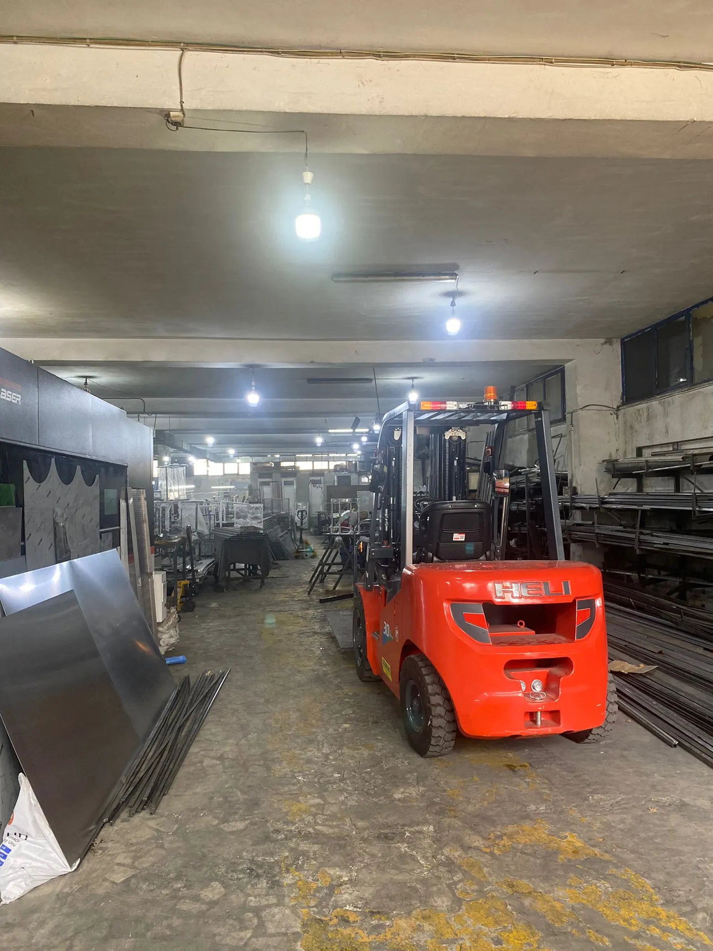 FORKLIFT