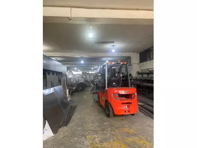 FORKLIFT