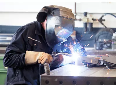 Schweißen Roboter und von Hand