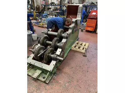 HELICAL GEARBOX