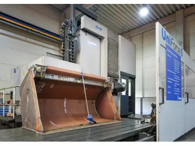 Fräs-Bearbeitungszentrum