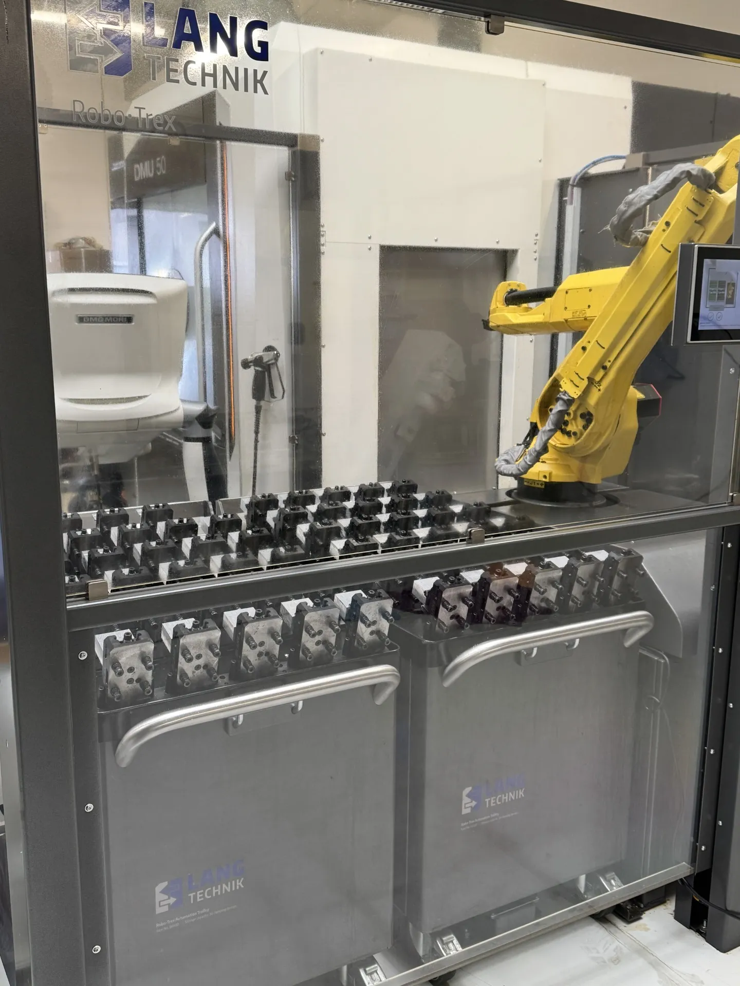 DMU mit Automation Robotrex