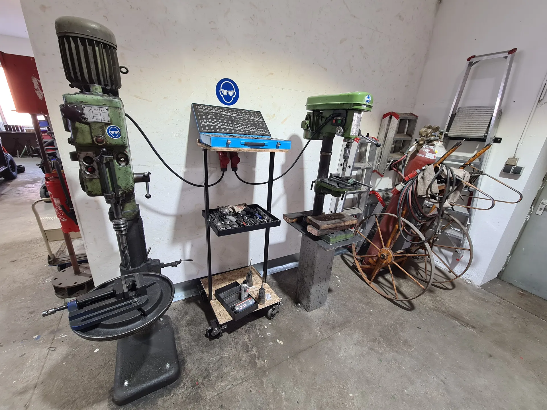 2x Bohrmaschine