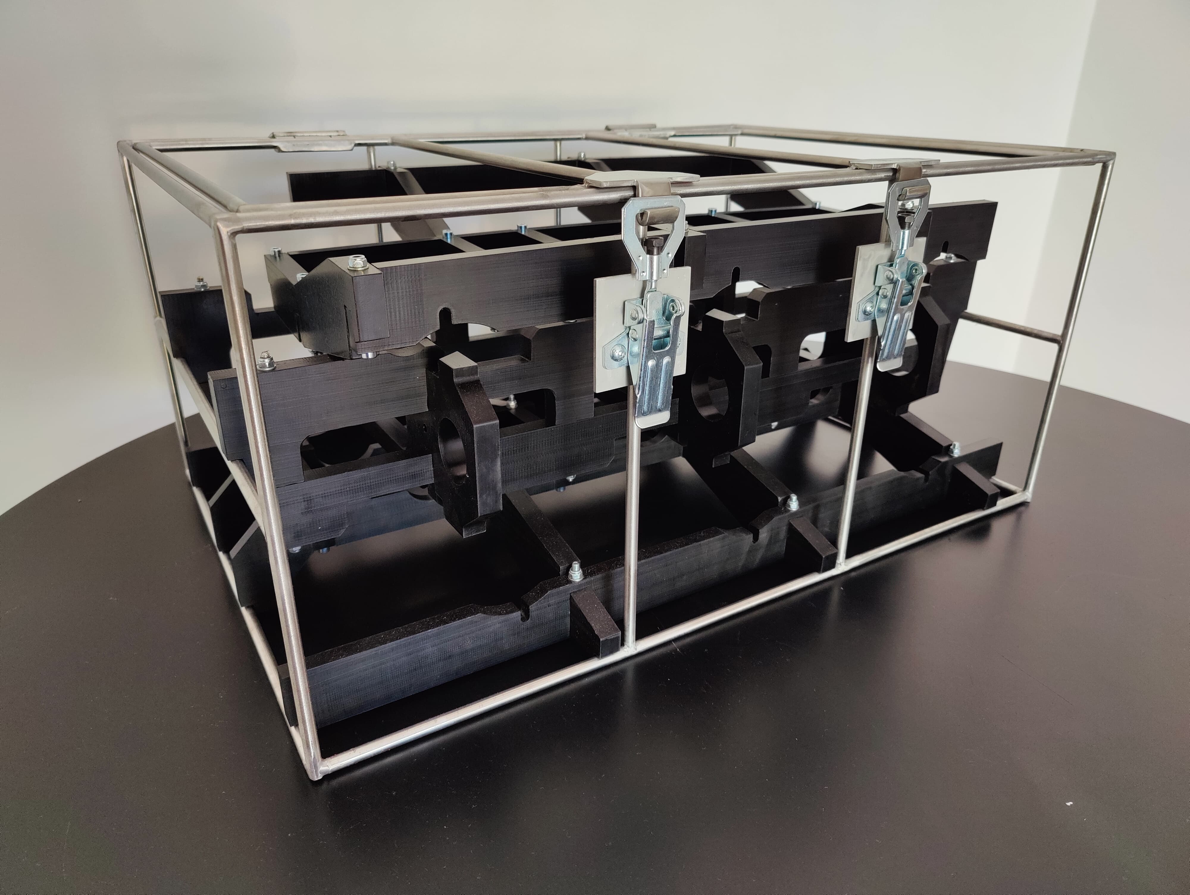Water washer cage