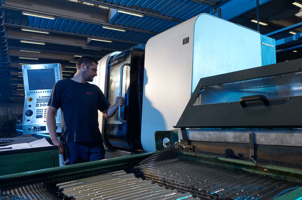Oltre 100 macchinari CNC (Torni, Rettifiche, saldatrici etc)
