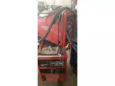 Saldatrice sinergica