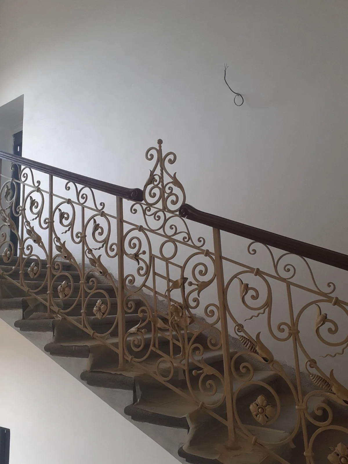 Historical_railing.jpg