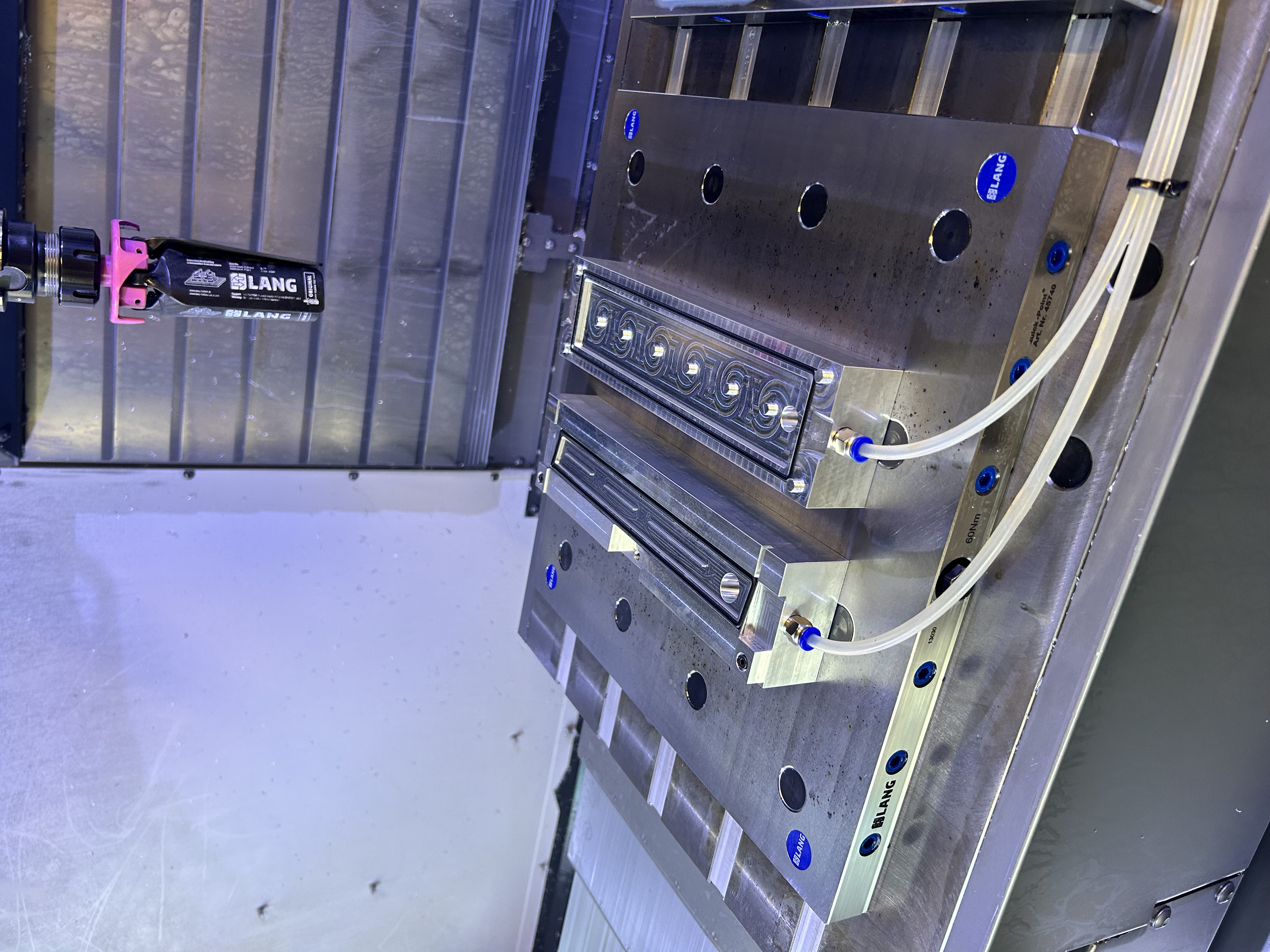 Vacuum fixture for customer parts, Vakuumvorrichtung für Kundenteile