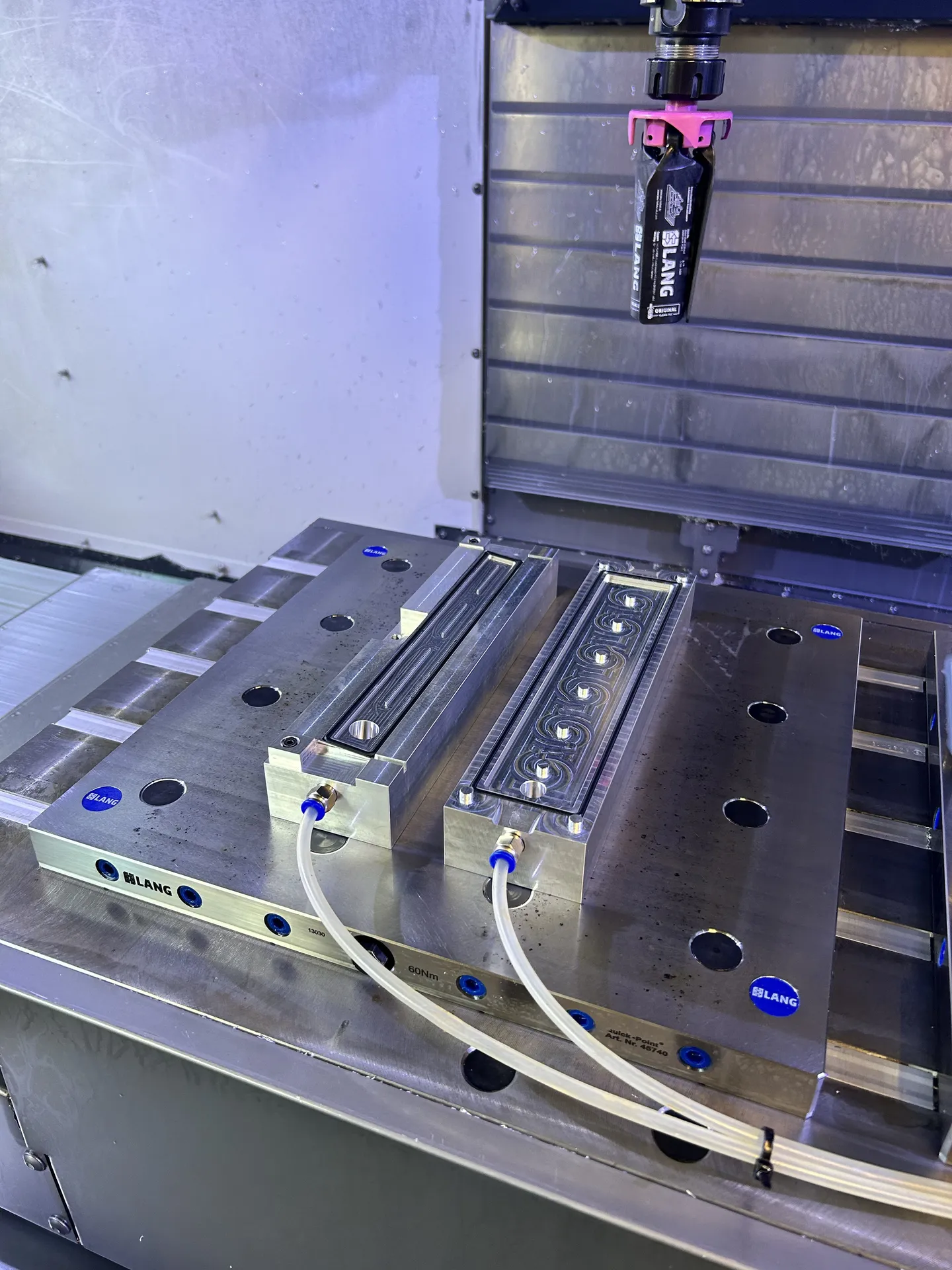 Vacuum fixture for customer parts, Vakuumvorrichtung für Kundenteile