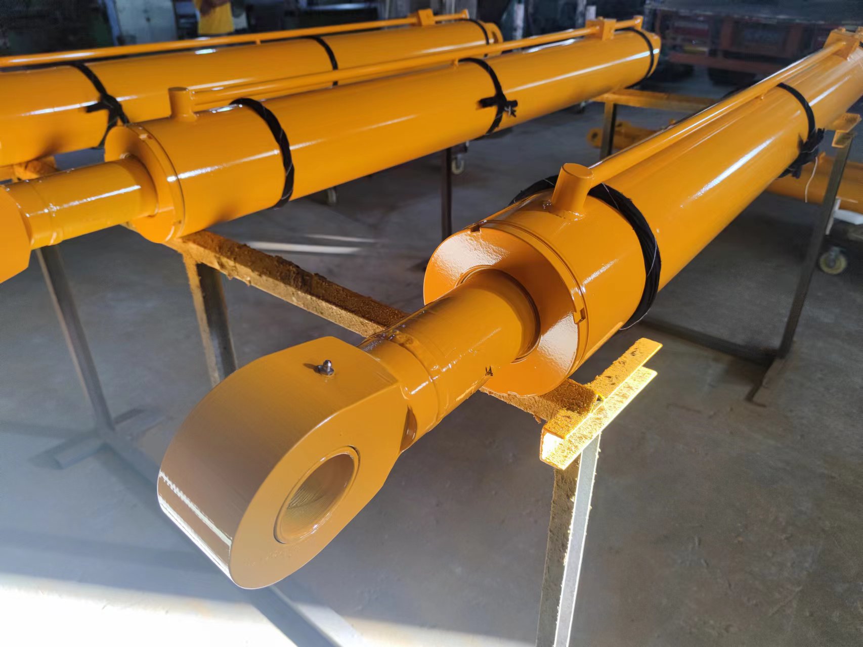 Hydraulic cylinders
