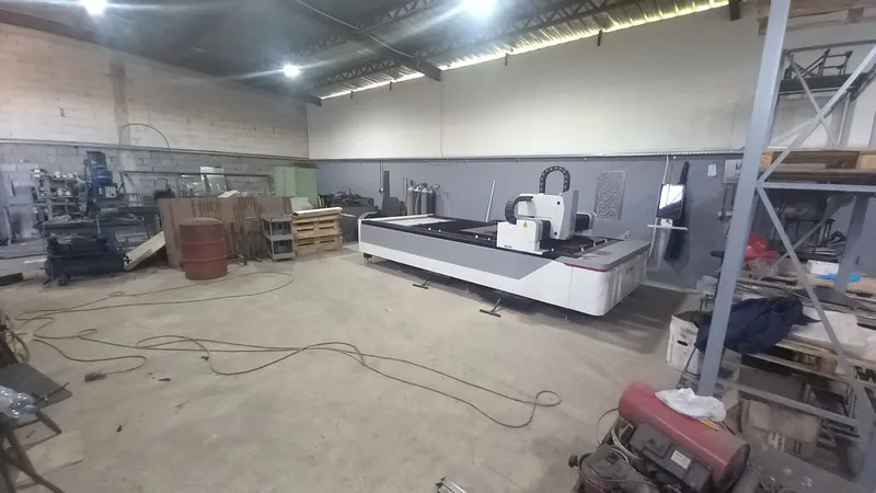Laser cutting machine