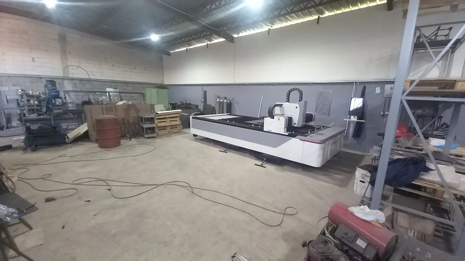Laser cutting machine