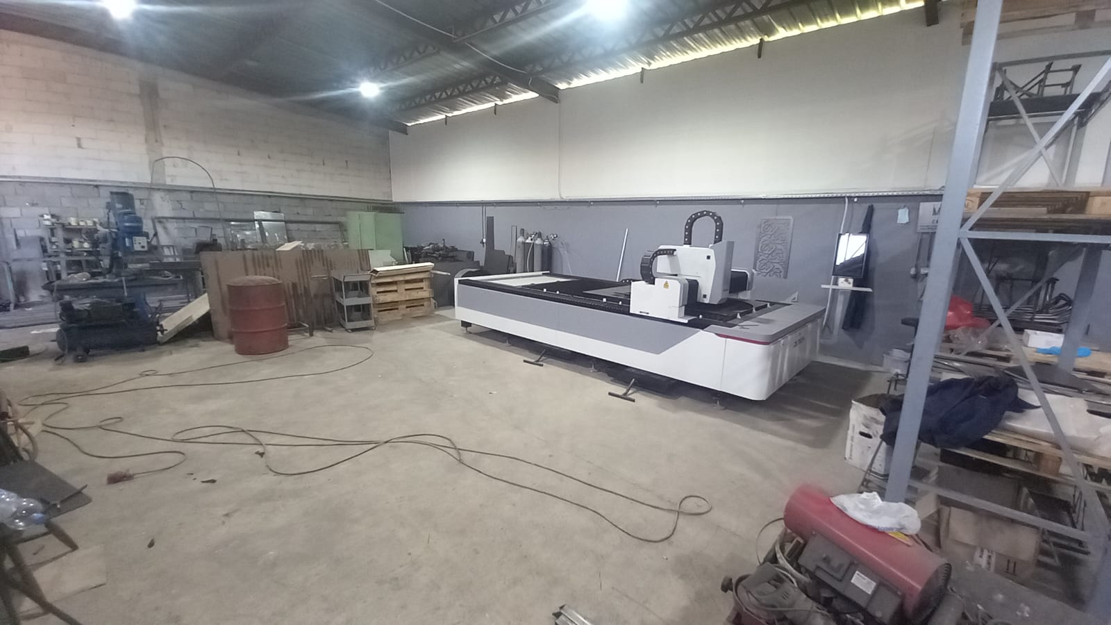 Laser cutting machine