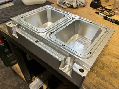 Forming cardboard packaging