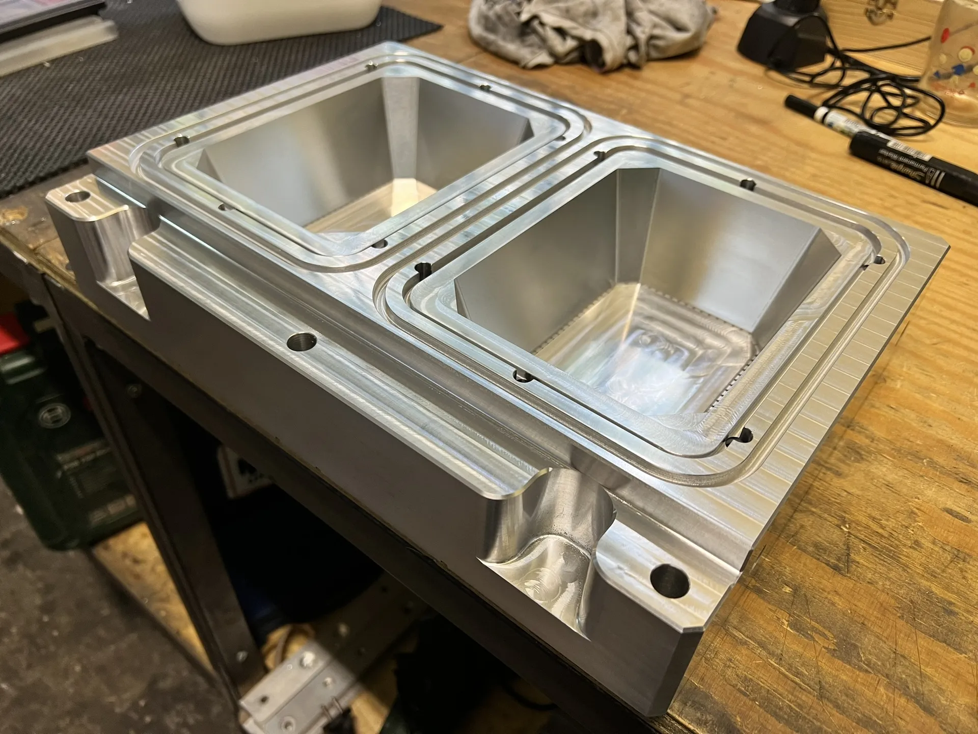 Forming cardboard packaging