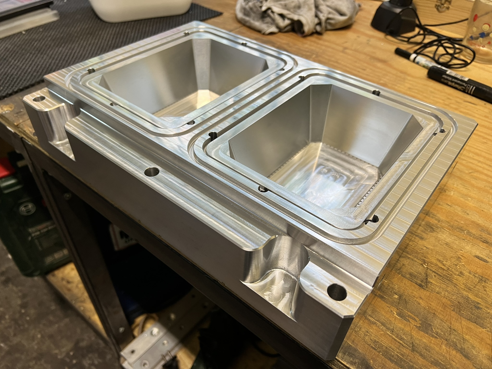 Forming cardboard packaging