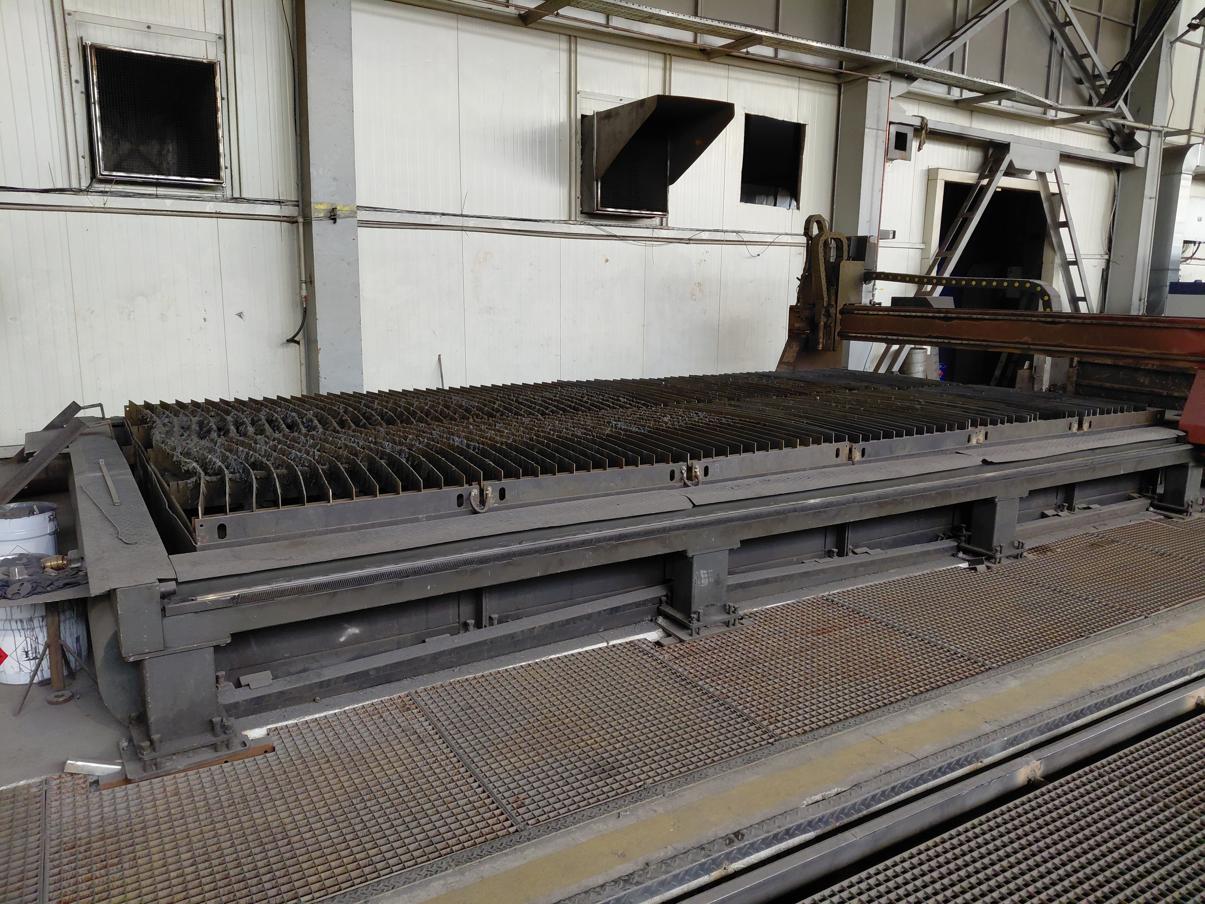 Plasma cutting machine