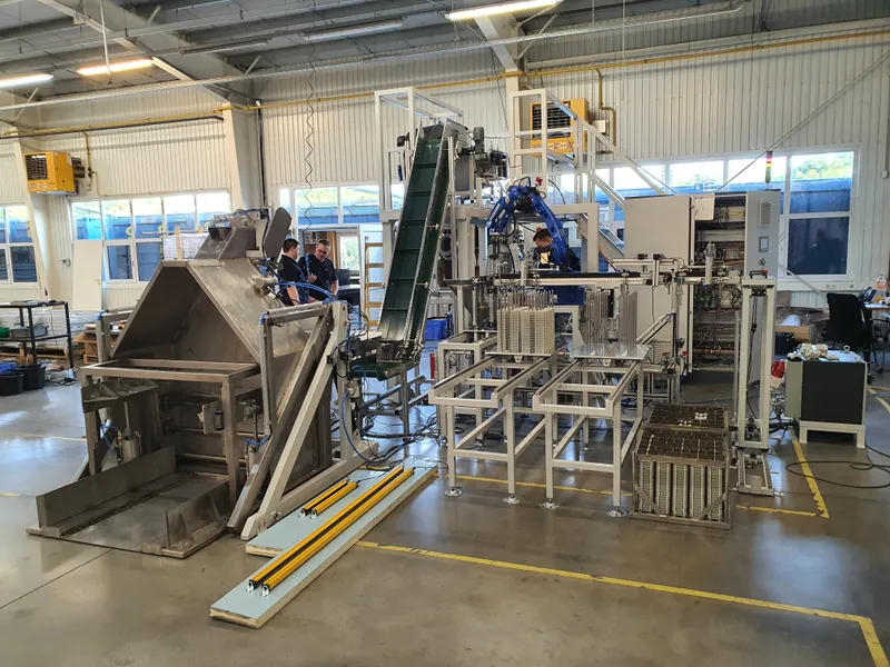 Zusammenbau einer Zielmaschine beim Hersteller