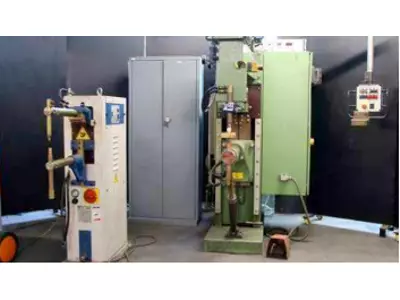 4 Punktschweißmaschinen