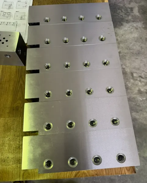 Hydraulic manifold