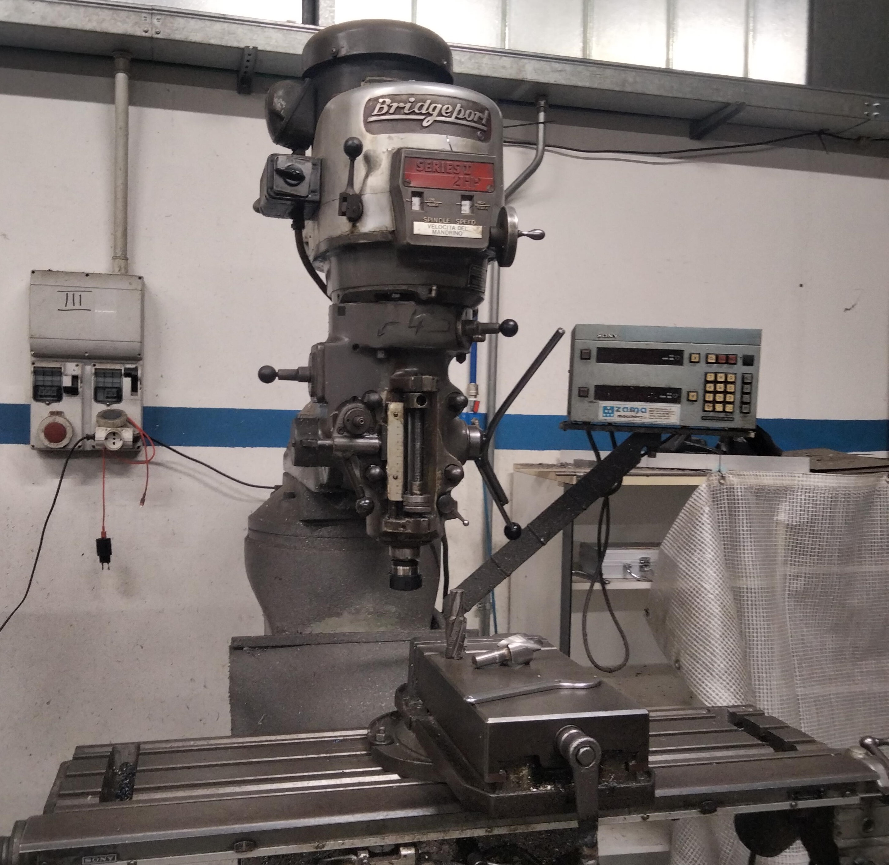 FRESATRICE UNIVERSALE BRIDGEPORT