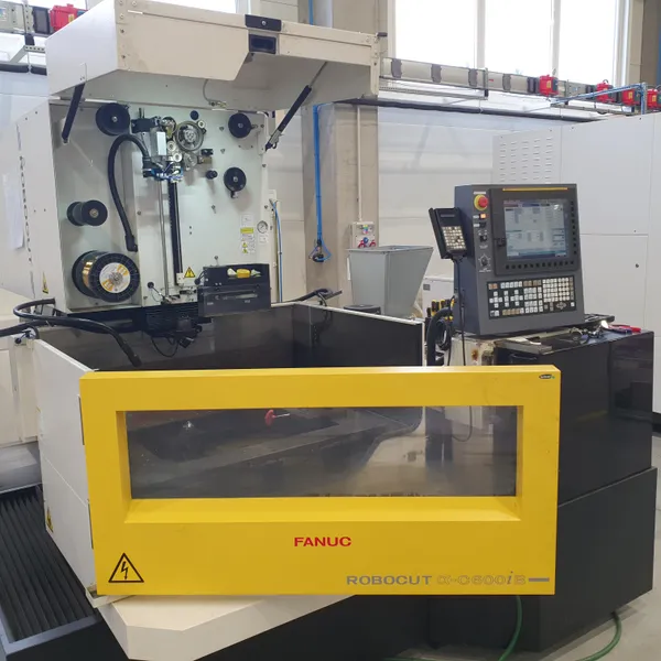 Wire cut EDM Fanuc Robocut C600iB