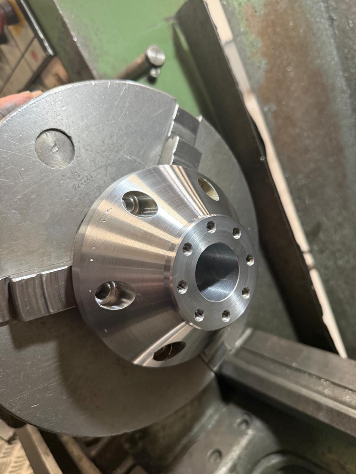 Tapered flange hub