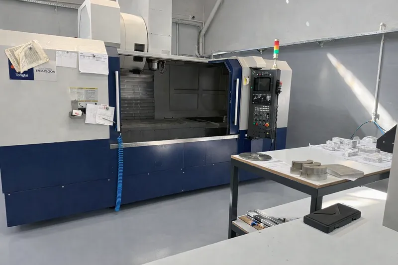 Tongtai Topper TMV-1500 A - Vertical Machining Center