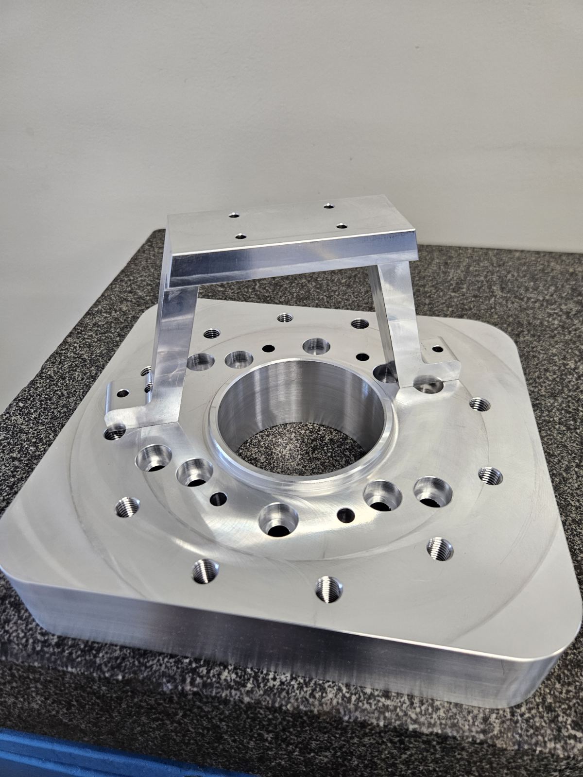 Machined mounting bracket