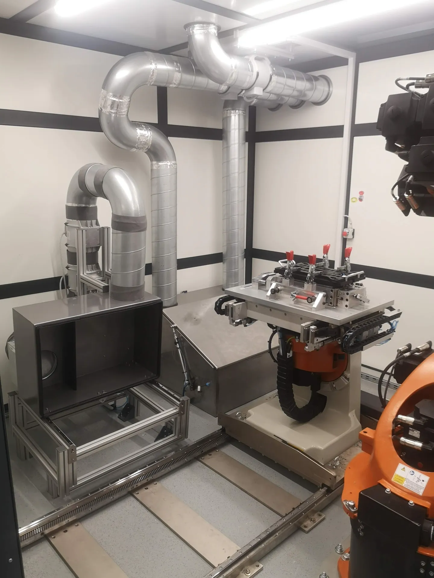 Robot cell & Laser Welding of Batteries