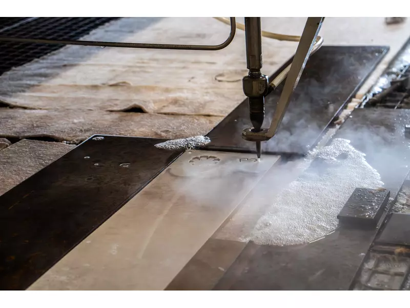 OK-Aquacnc_waterjet_detail1.webp
