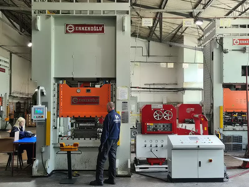 pressing-machine-erkekoglu-160t-01.webp