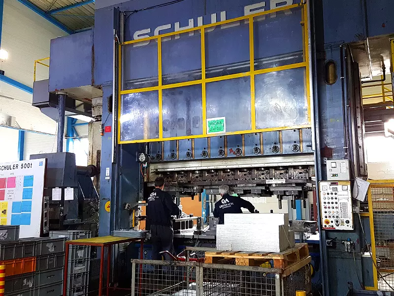 pressing-machine-schuler-01.webp