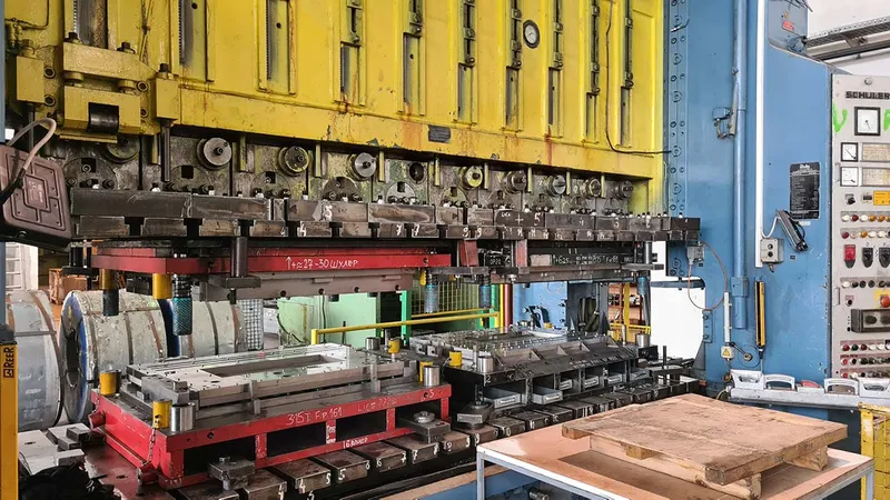 SCHULER 250t