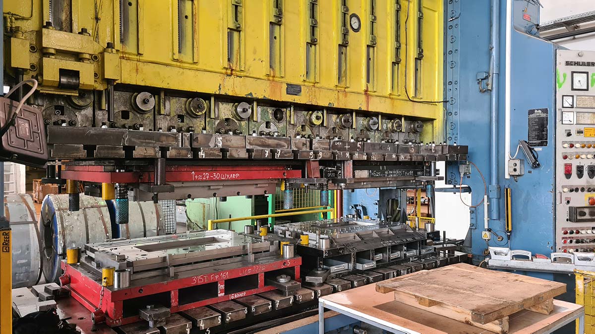 SCHULER 250t