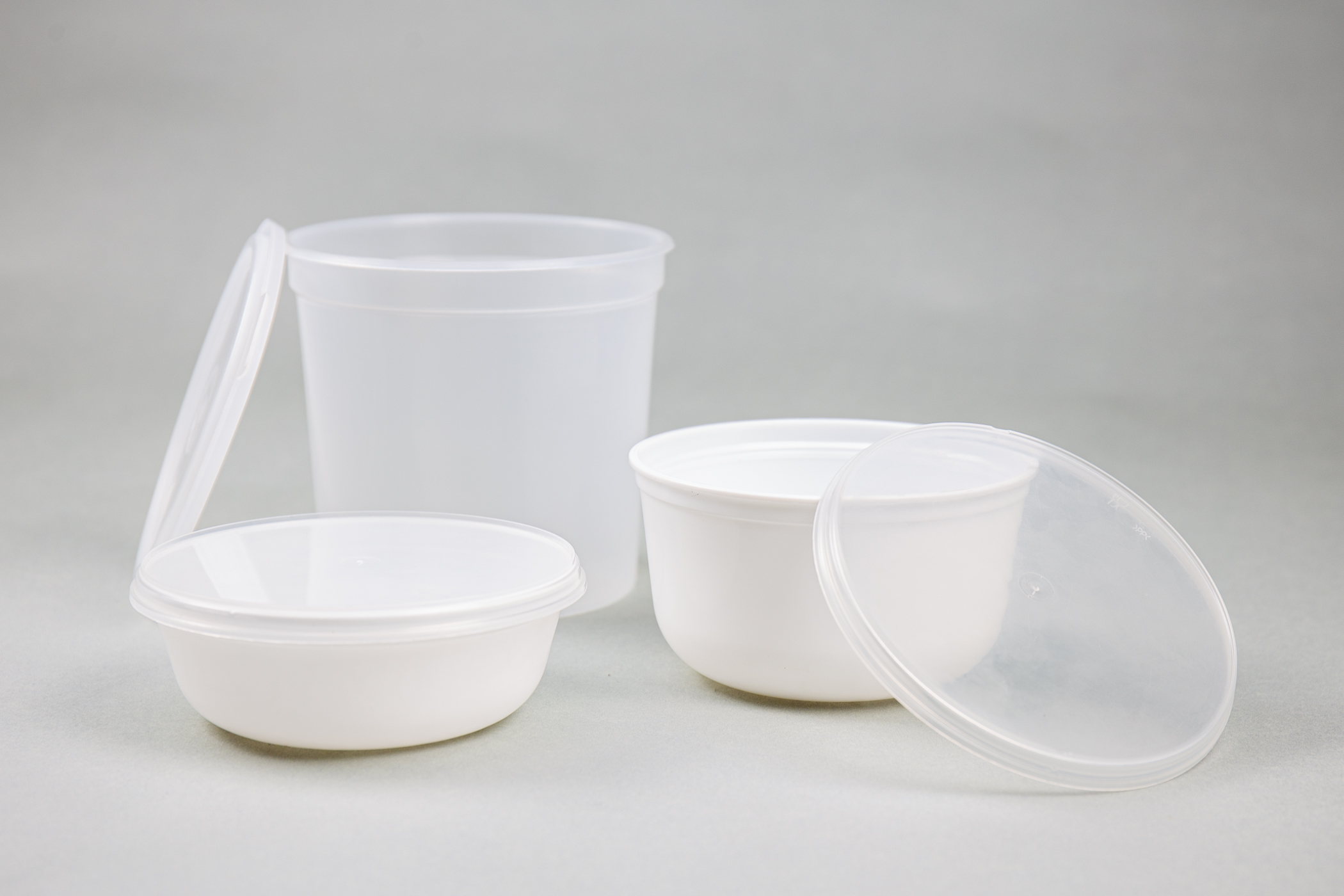 Containers with lids in various capacities and shapes