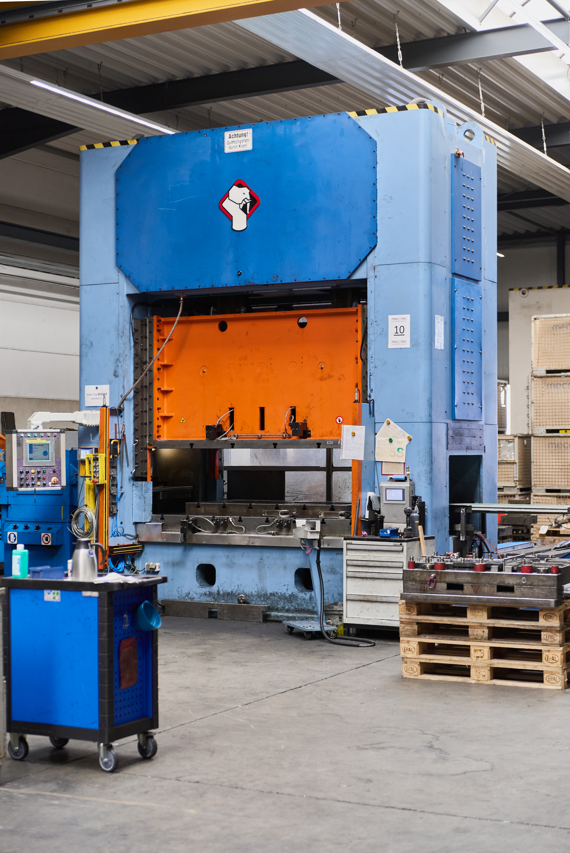Hydraulik- und Tiefziehpressen