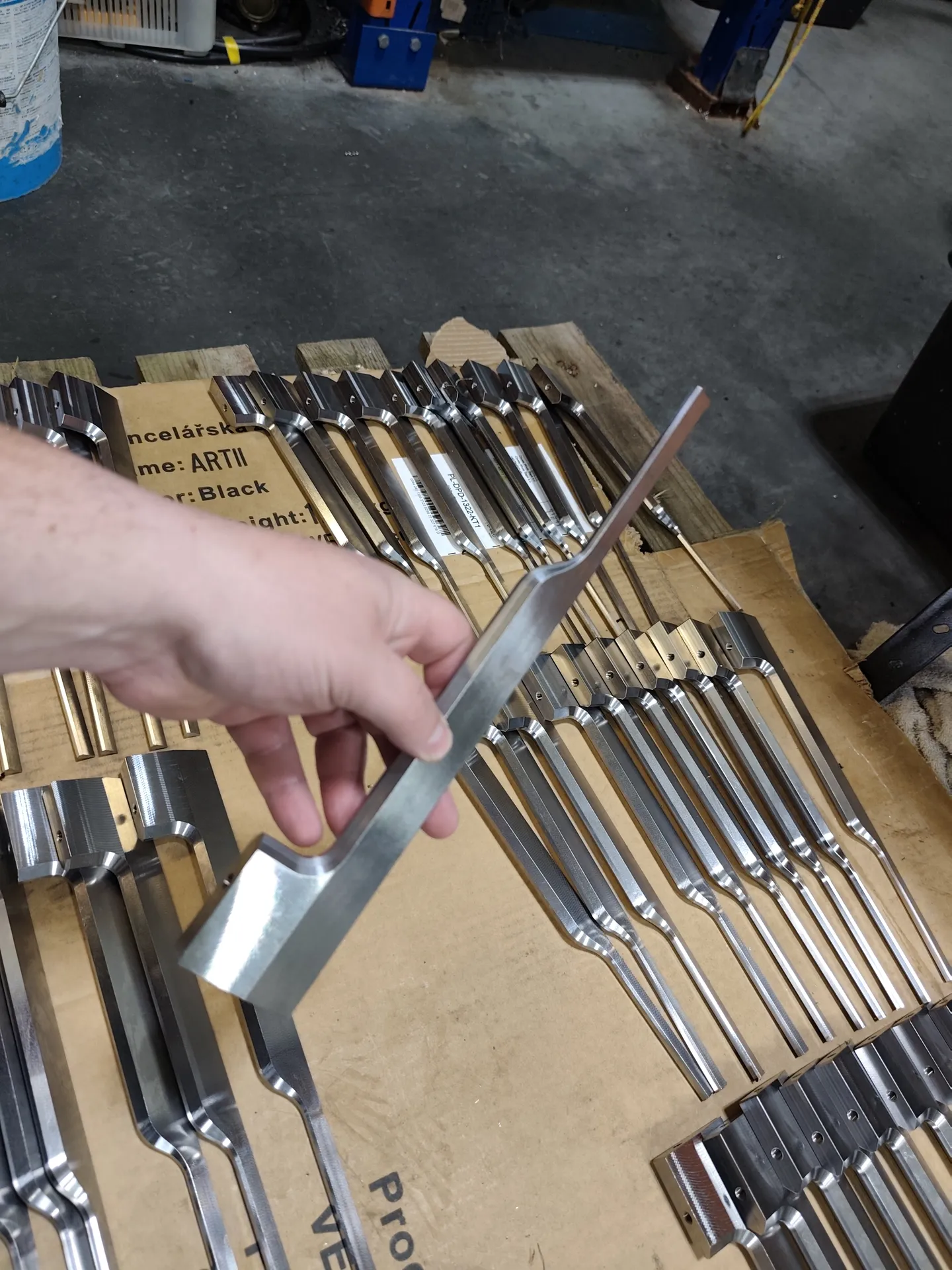 Knife to the divider