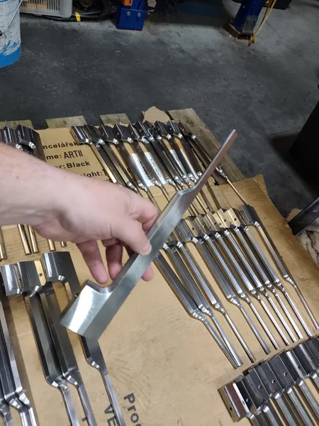 Knife to the divider