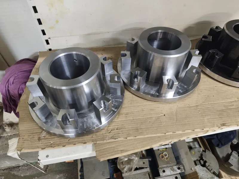 Flanget hubs