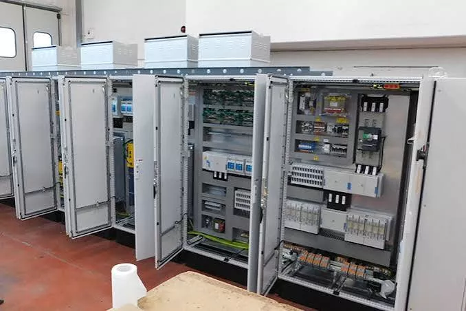 quadro elettrico per retifica alberi a gomito