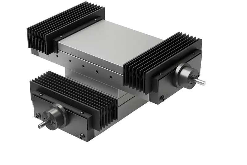 22.RCE-U_Kreuzschlitten_mit_XY_Faltenbalg_umgekehrt_montiert_Cleveland_Lineartechnik_ohne_Schatten.webp