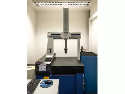 3D-Meßgerät Crysta Plus M 544