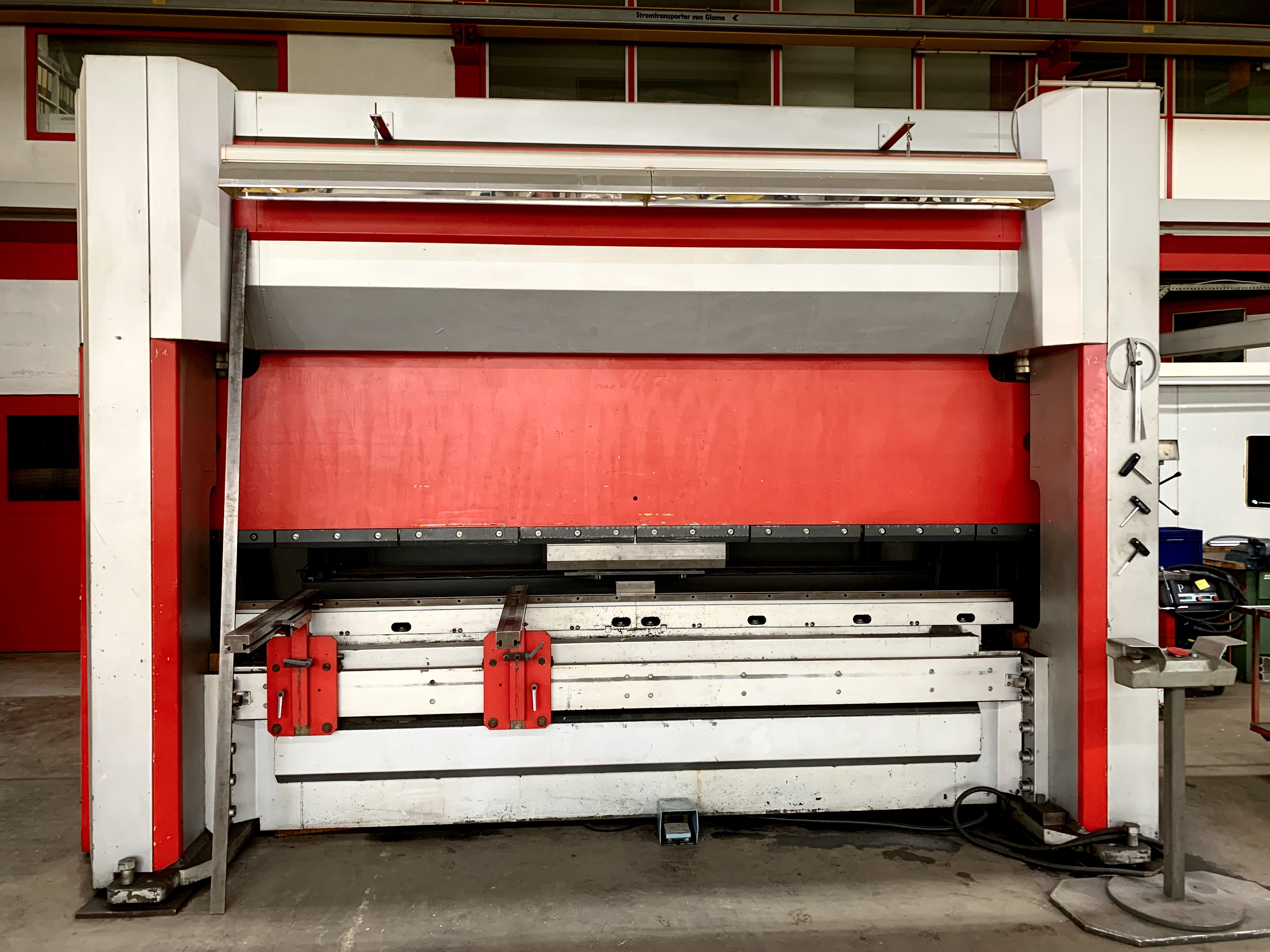 CNC - Abkantpresse 200 Tonnen