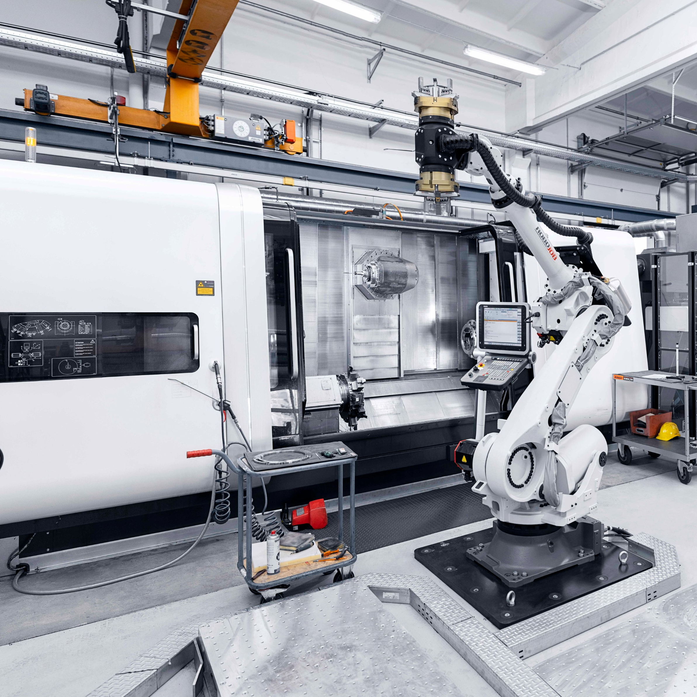 CTX 2000TC + Robojob Automation